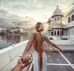  俄牵手环游世界情侣结婚摄影师帅气露面