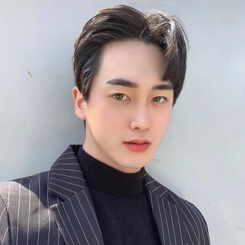  还只会说稍微剪短点初秋男生发型就剪这3款,帅气又减龄