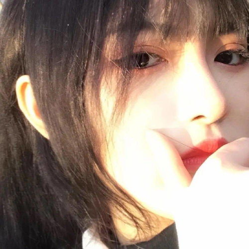  女生头像不乱于心
