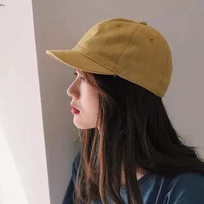 戴帽子女生头像头像