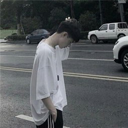  男生头像背影伤感霸气2020泪水成就未来