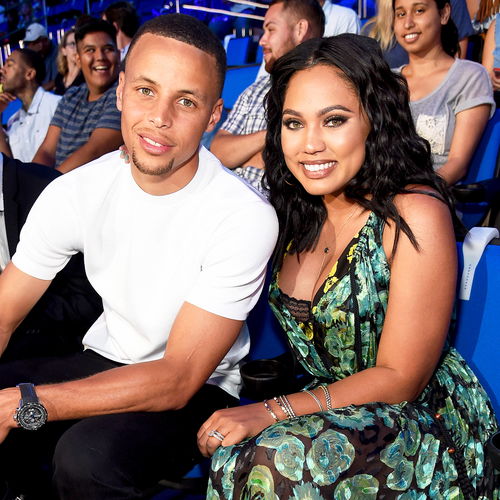  长相普通也能进nba太太团5大超巨4人妻子不好看,贤妻良母吃香