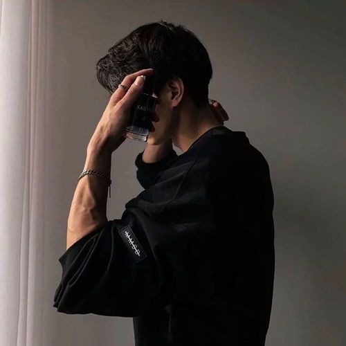  10张高级感微信头像,男生必备
