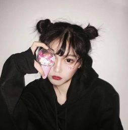  伤感个性短句我不吵也不会闹,心痛了用沉默代替一切