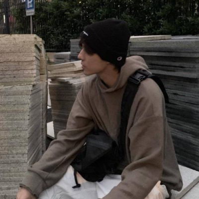  2023干净干练个性男生头像