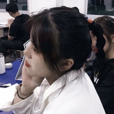  她笑着哭来着你猜她怎么笑着哭女生头像我要个性网