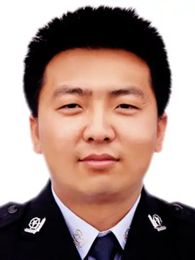  我身边的战疫模范推选活动王波