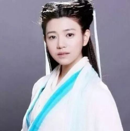  周冬雨四个字怼遍半个娱乐圈女明星,却谁都没得罪