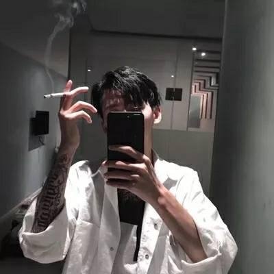 男生霸气头像自拍