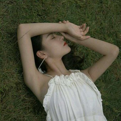 简单气质森系女生头像