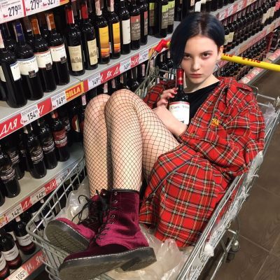  超帅的乌克兰小姐姐katiewestwoqq女生头像我要个性网