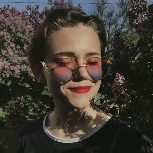 欧美女生霸气拽头像情商