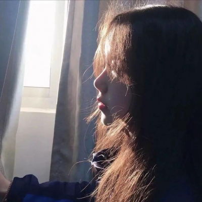  短发女生头像