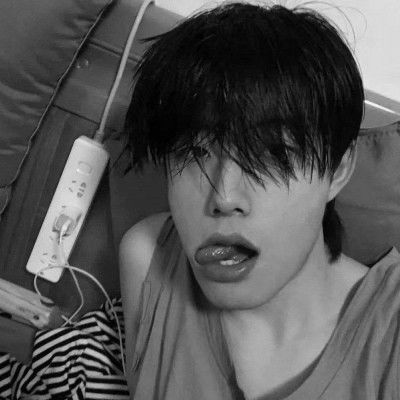 黑色头像男生颓废