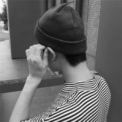  梦会醒要太当真就可以了,男生高清伤感黑白头像