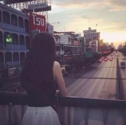 qq头像女生背影动漫