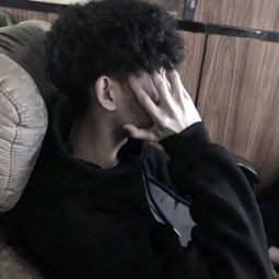  遮半边脸的男生头像高清遮住脸的男生头像图片