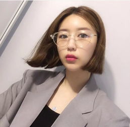  戴眼镜女生的短发
