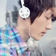 情侣头像图片一人一张皮