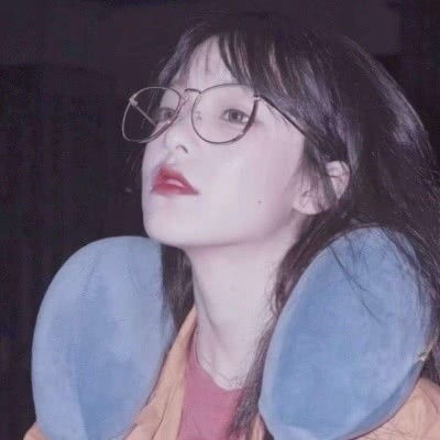  初中就戴眼镜的女孩子,基本是这3类,学生党教室装监控了