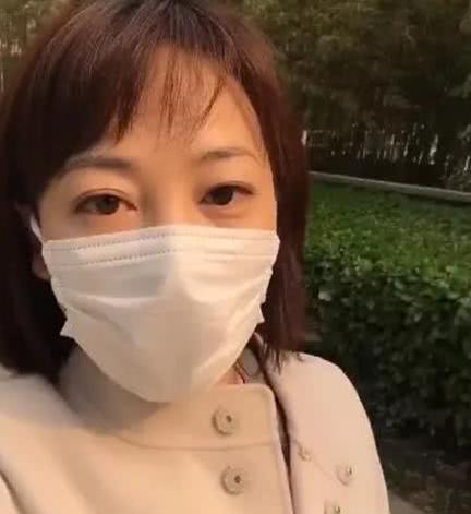  前央视主持劳春燕罕露面,48岁保养得当似少女,才女如今变网红