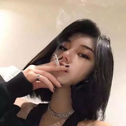 好看的头像女生吸烟