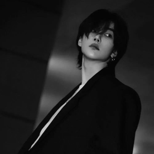  小众黑白男生头像