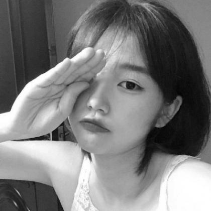  黑色长发女孩头像图片,长的漂亮又搞怪太可爱了