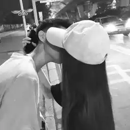  情侣头像万一努力的尽头,是你呢