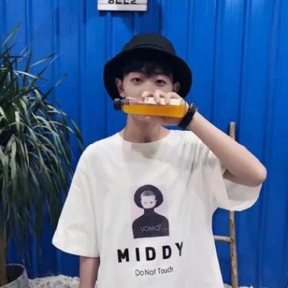 qq头像男生帅气说说