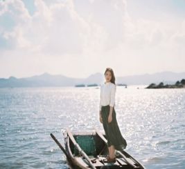  清纯唯美的女生海边图片2017东西再好再无二人
