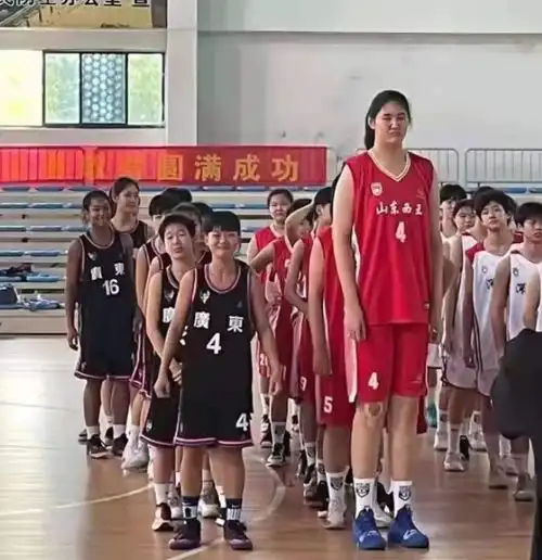 篮球情侣头像一男一女张