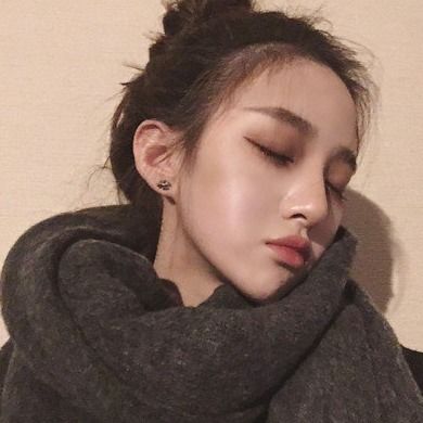  如果能拉着你的手走在大学的校园里该是有多浪漫