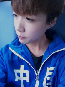 ,谁知道这是什么发型,再发个这个男的或者这种头发的全图