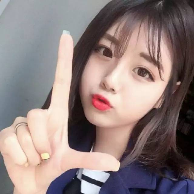  不知道怎么扎头发的女生看过来,一分钟教你学会明星款扎发