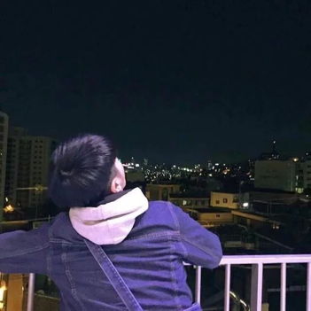  头像男生帅气背影高清