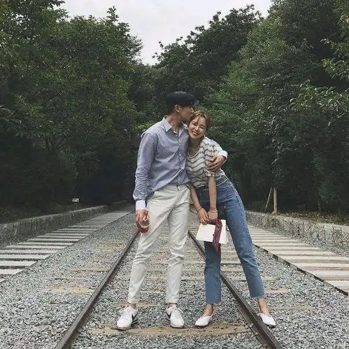  情侣头像男人没一个好的好东西