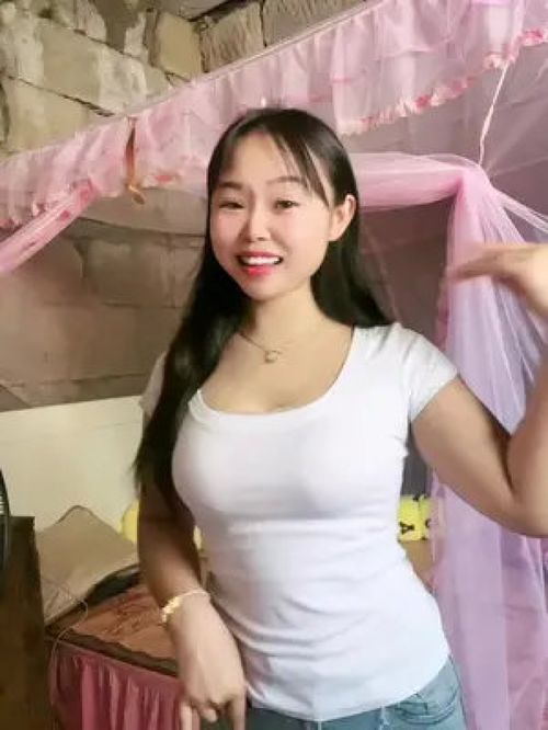  微胖女生爱笑女孩运气不差正能量祝刷到的朋友开心快乐每一天