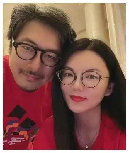  李湘与男子约会,情侣围巾太抢镜,夫妻不官宣离婚有内情