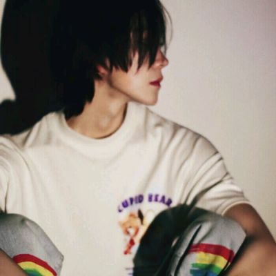  男生黑白灰色头像