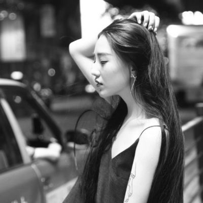  qq黑白头像女生伤感图片可怜的疑心病用感情杀了感情