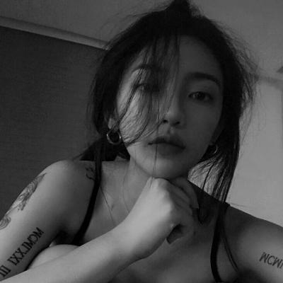  霸气女生黑白头像,做个不一样的酷比女人