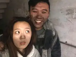  清早火烧厝燻黑脸还笑自拍嫩情侣超乐观2018要火红罗
