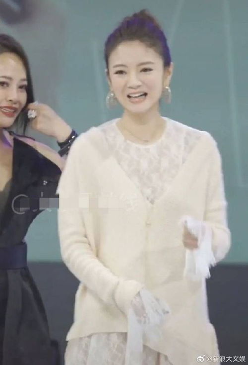  安以轩43岁久违亮相活动,少女气息十足,状态超好