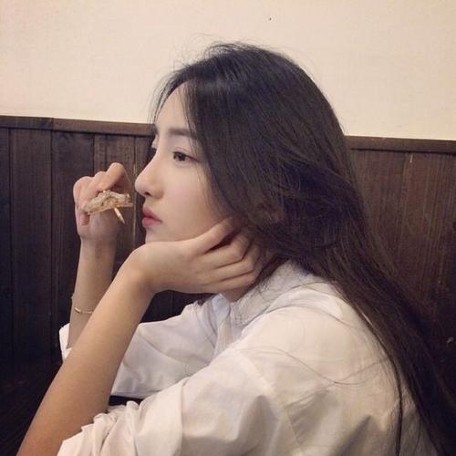  搞笑段子老公在家玩新买的手机,不小心把手机摔地上了