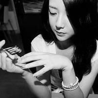 qq女生头像唯美黑白