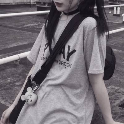  冷漠头像真人女生狠心冷漠绝情的图片