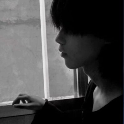  小众原宿风男生头像错把玫瑰当男生头像我要个性网