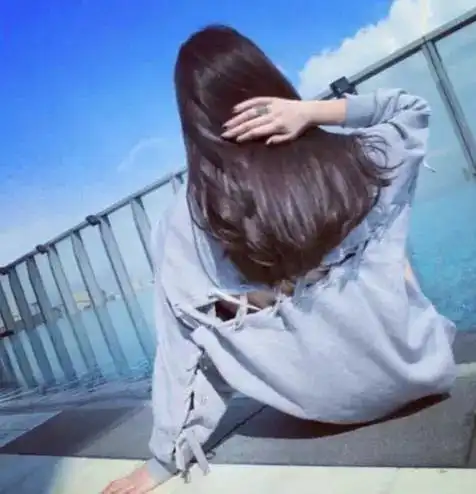  她上了一辆豪车,被男友看到结局亮了