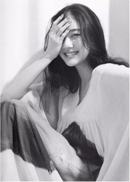 抽烟酷酷的女生头像